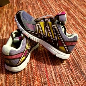 Womens size 9 Salomon X- Mission 3 in perfect condition!